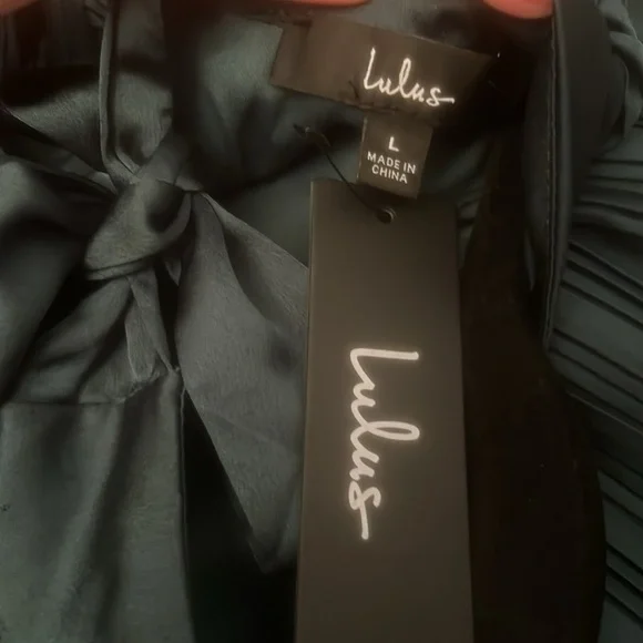 LULUS Radiant Reverie Emerald Plisse Short Sleeve Backless Midi Dress Size: L - Picture 17 of 17